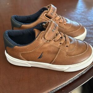 Boys size 8 nautica shoes